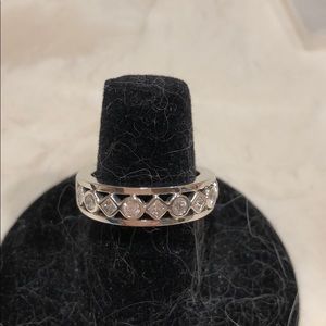 14 k white gold unique diamond band